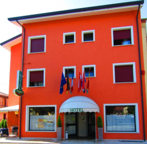  Hotel Ristorante Al Bassanello  Бассано-Дель-Граппа